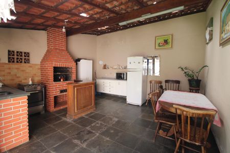 Casa à venda com 212m², 3 quartos e 5 vagasChurrasqueira