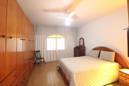 Suíte 1 de casa à venda com 3 quartos, 212m² em Parque do Castelo, São Paulo