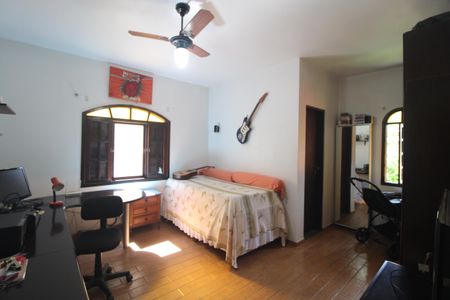 Casa à venda com 212m², 3 quartos e 5 vagasSuíte 3