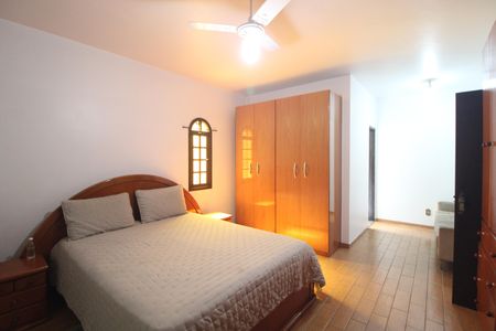 Casa à venda com 212m², 3 quartos e 5 vagasSuíte 1