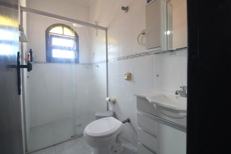 Casa à venda com 212m², 3 quartos e 5 vagasBanheiro da suíte 2