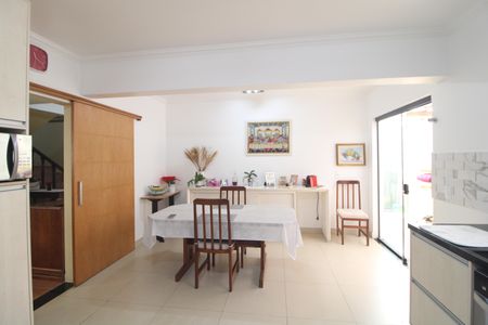 Casa à venda com 212m², 3 quartos e 5 vagasCozinha