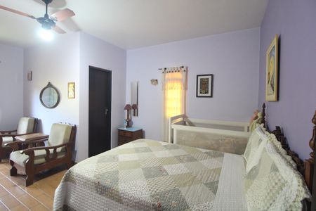 Casa à venda com 212m², 3 quartos e 5 vagasSuíte 2