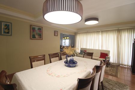 Casa à venda com 212m², 3 quartos e 5 vagasSala 1
