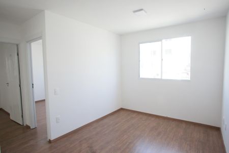 Sala de apartamento para alugar com 2 quartos, 40m² em Taquara, Rio de Janeiro