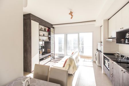 Sala  de apartamento à venda com 1 quarto, 50m² em Centro Empresarial Tamboré, Santana de Parnaíba