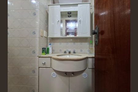 Apartamento para alugar com 65m², 2 quartos e sem vagaBanheiro 