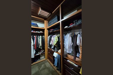 Casa de condomínio para alugar com 398m², 4 quartos e 4 vagasCloset da Suíte