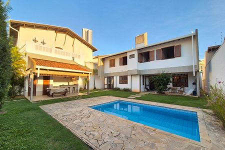 Casa de condomínio para alugar com 398m², 4 quartos e 4 vagasQuintal 