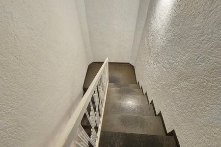 Casa de condomínio para alugar com 398m², 4 quartos e 4 vagasEscada 