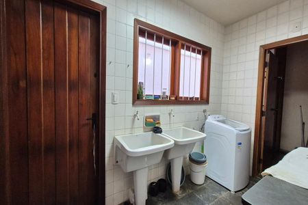 Casa de condomínio para alugar com 398m², 4 quartos e 4 vagasÁrea de Serviço