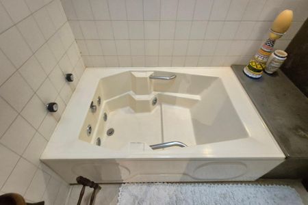 Casa de condomínio para alugar com 398m², 4 quartos e 4 vagasDetalhe do Banheiro da Suite