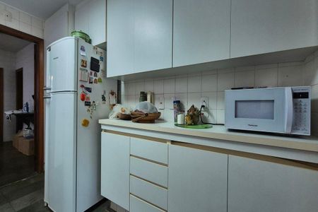 Casa de condomínio para alugar com 398m², 4 quartos e 4 vagasCozinha 