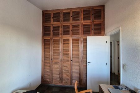 Casa de condomínio para alugar com 398m², 4 quartos e 4 vagasQuarto 2 