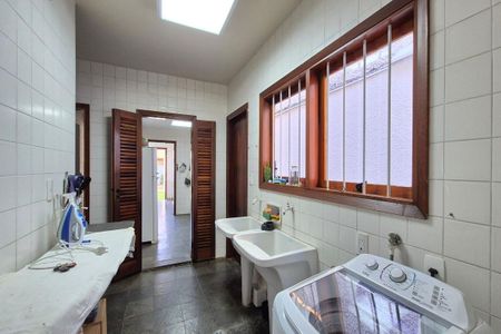 Casa de condomínio para alugar com 398m², 4 quartos e 4 vagasÁrea de Serviço