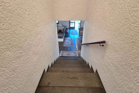 Casa de condomínio para alugar com 398m², 4 quartos e 4 vagasEscada de Acesso