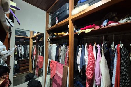 Casa de condomínio para alugar com 398m², 4 quartos e 4 vagasCloset da Suíte 