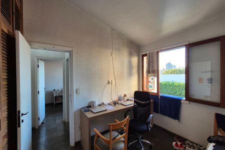 Casa de condomínio para alugar com 398m², 4 quartos e 4 vagasQuarto 2 