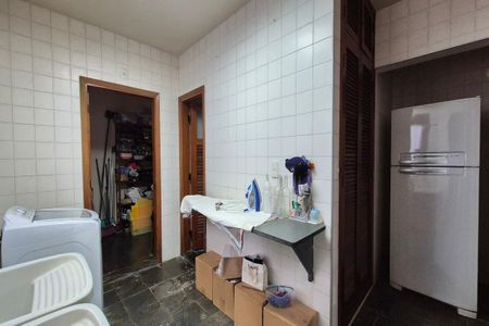 Casa de condomínio para alugar com 398m², 4 quartos e 4 vagasÁrea de Serviço