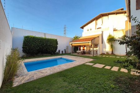 Casa de condomínio para alugar com 398m², 4 quartos e 4 vagasQuintal 