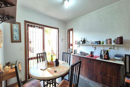 Casa de condomínio para alugar com 398m², 4 quartos e 4 vagasCopa