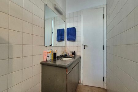 Casa de condomínio para alugar com 398m², 4 quartos e 4 vagasBanheiro