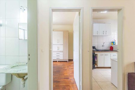 Corredor de apartamento para alugar com 2 quartos, 55m² em Floresta, Belo Horizonte