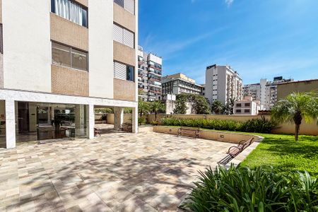 Apartamento à venda com 31m², 2 quartos e 1 vaga Apartamento à venda com 31m², 2 quartos e 1 vagaentrada do predio e area verde comum