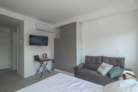 Sala / Quarto / Cozinha de kitnet/studio para alugar com 0 quarto, 27m² em Boa Vista, Porto Alegre