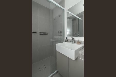 Banheiro de kitnet/studio para alugar com 0 quarto, 27m² em Boa Vista, Porto Alegre