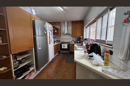Casa à venda com 234m², 3 quartos e 6 vagas