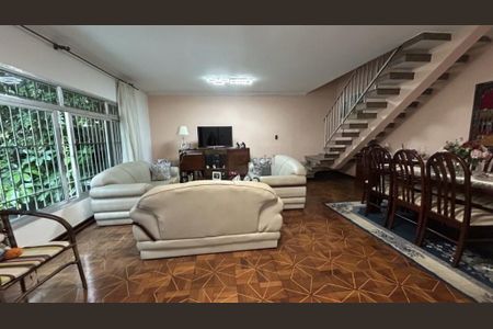 Casa à venda com 234m², 3 quartos e 6 vagas