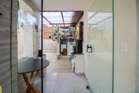Casa à venda com 300m², 6 quartos e sem vaga Casa à venda com 300m², 6 quartos e sem vagaQuintal