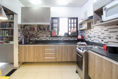 Casa à venda com 300m², 6 quartos e sem vaga