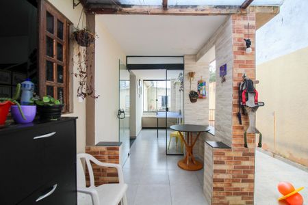 Casa à venda com 300m², 6 quartos e sem vaga Casa à venda com 300m², 6 quartos e sem vagaQuintal