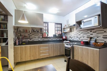 Casa à venda com 300m², 6 quartos e sem vaga Casa à venda com 300m², 6 quartos e sem vagaCasa 1 - Cozinha