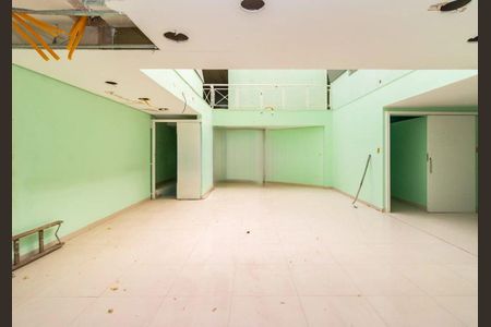 Casa para alugar com 652m², 15 quartos e 3 vagas