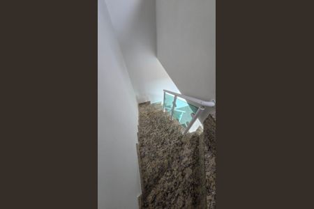 Apartamento à venda com 69m², 2 quartos e 1 vagaEscada