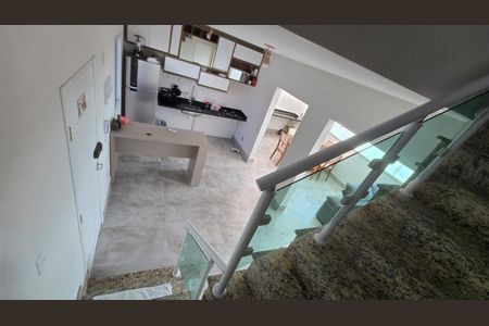 Apartamento à venda com 69m², 2 quartos e 1 vagaEscada