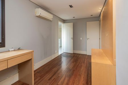 Apartamento à venda com 210m², 3 quartos e 4 vagasEscritório