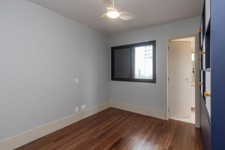Apartamento à venda com 210m², 3 quartos e 4 vagasSuíte 2