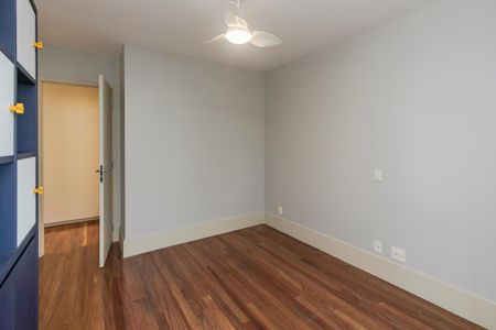 Apartamento à venda com 210m², 3 quartos e 4 vagasSuíte 2