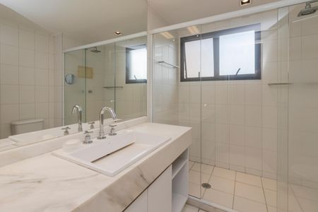 Apartamento à venda com 210m², 3 quartos e 4 vagasBanheiro 1 da Suíte 1