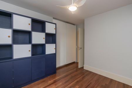 Apartamento à venda com 210m², 3 quartos e 4 vagasSuíte 2
