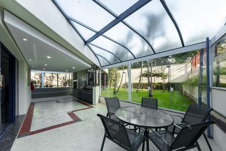 Apartamento para alugar com 289m², 4 quartos e 4 vagas