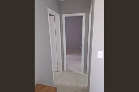 Corredor de apartamento para alugar com 2 quartos, 45m² em Vila Carmosina, São Paulo