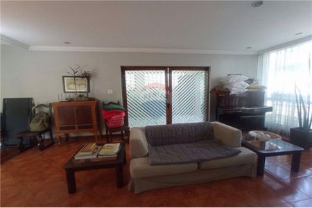 Casa para alugar com 350m², 4 quartos e 2 vagas