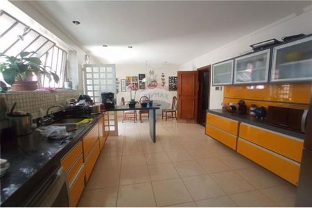 Casa para alugar com 350m², 4 quartos e 2 vagas