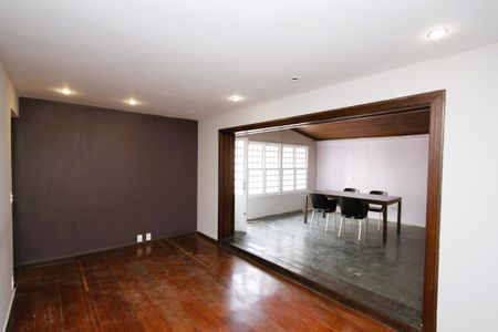 Apartamento para alugar com 4 quartos, 135m² em Santo Antônio, Belo Horizonte
