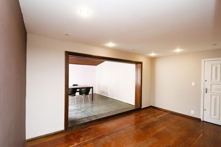 Apartamento para alugar com 4 quartos, 135m² em Santo Antônio, Belo Horizonte